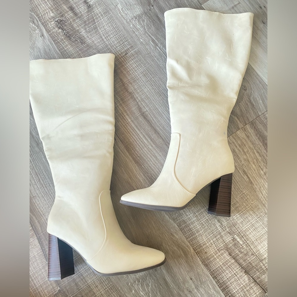 NWOT Cream Women's Boots Size  7.5